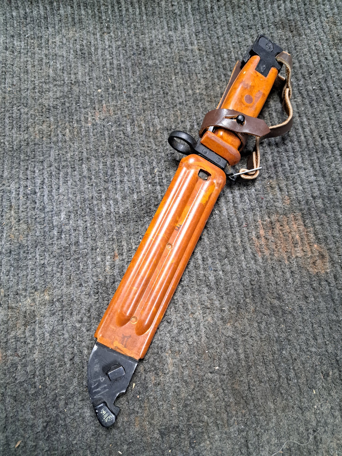 BULGARIAN BAKELITE (10) BAYONET